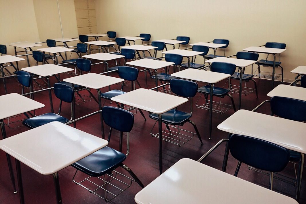 Six In 10 UK Classrooms Have Worse Air Quality Than Traffic filled 