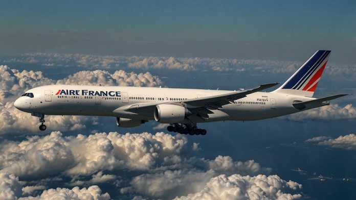 Air France A350 Mid-Flight Turnaround Over Atlantic An Air France Airbus A350-900 soars over the Atlantic Ocean, captured mid-flight before its unexpected return to Paris due to missing Chicago landing clearance on June 28, 2025.